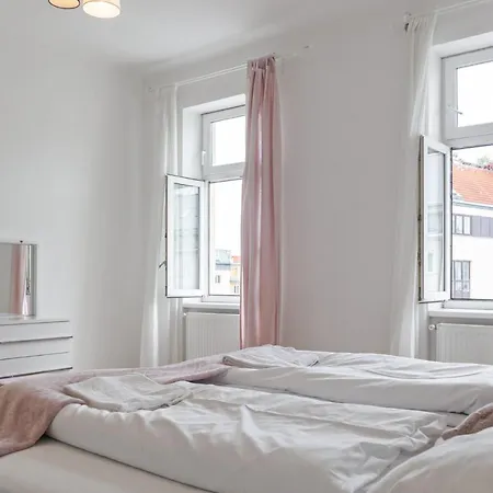Stylish 2Br Apartment Near Matzleinsdorfer Platz Wien Exterior foto