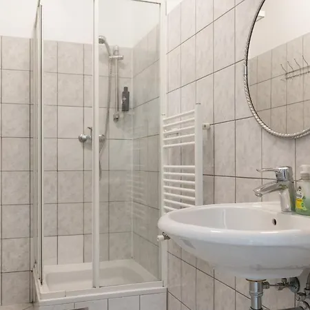 Stylish 2Br Apartment Near Matzleinsdorfer Platz Wien Exterior foto